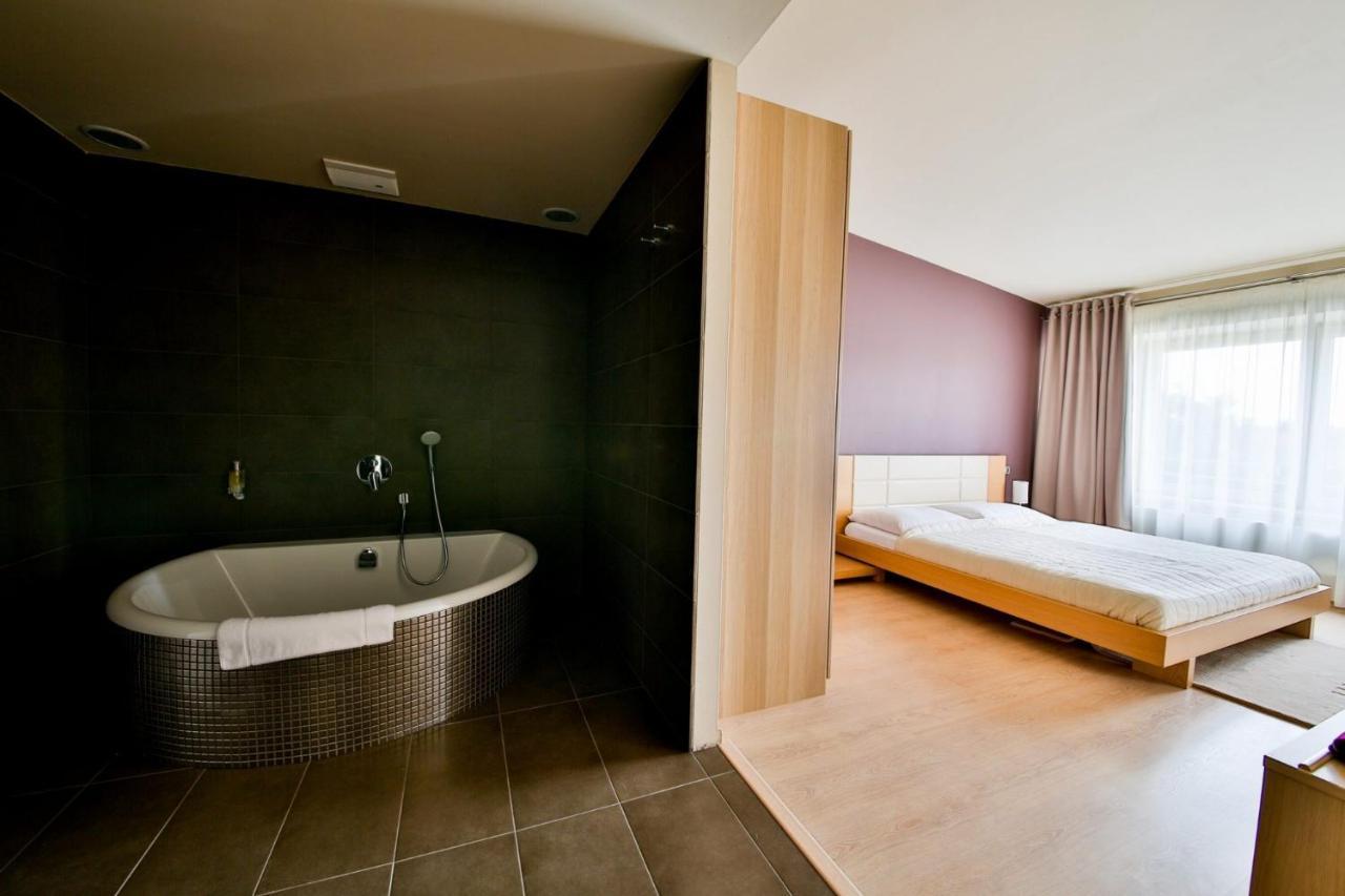 Modra Stodola Contactless Check-In Hotel Horomerice Exterior photo